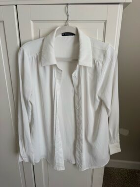 Classic White Button-Up Men's Shirt - Unknown Brand
